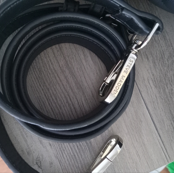 New Steve Madden Black Quilted Crossbody/Shoulder Bag with AirPods Case - Picture 4 of 9